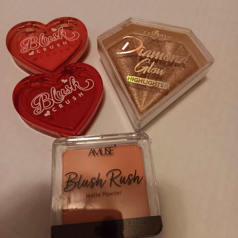 Muse Blush Rush Matte Powder and Diamond Glow Highlighter Set 4 Items
